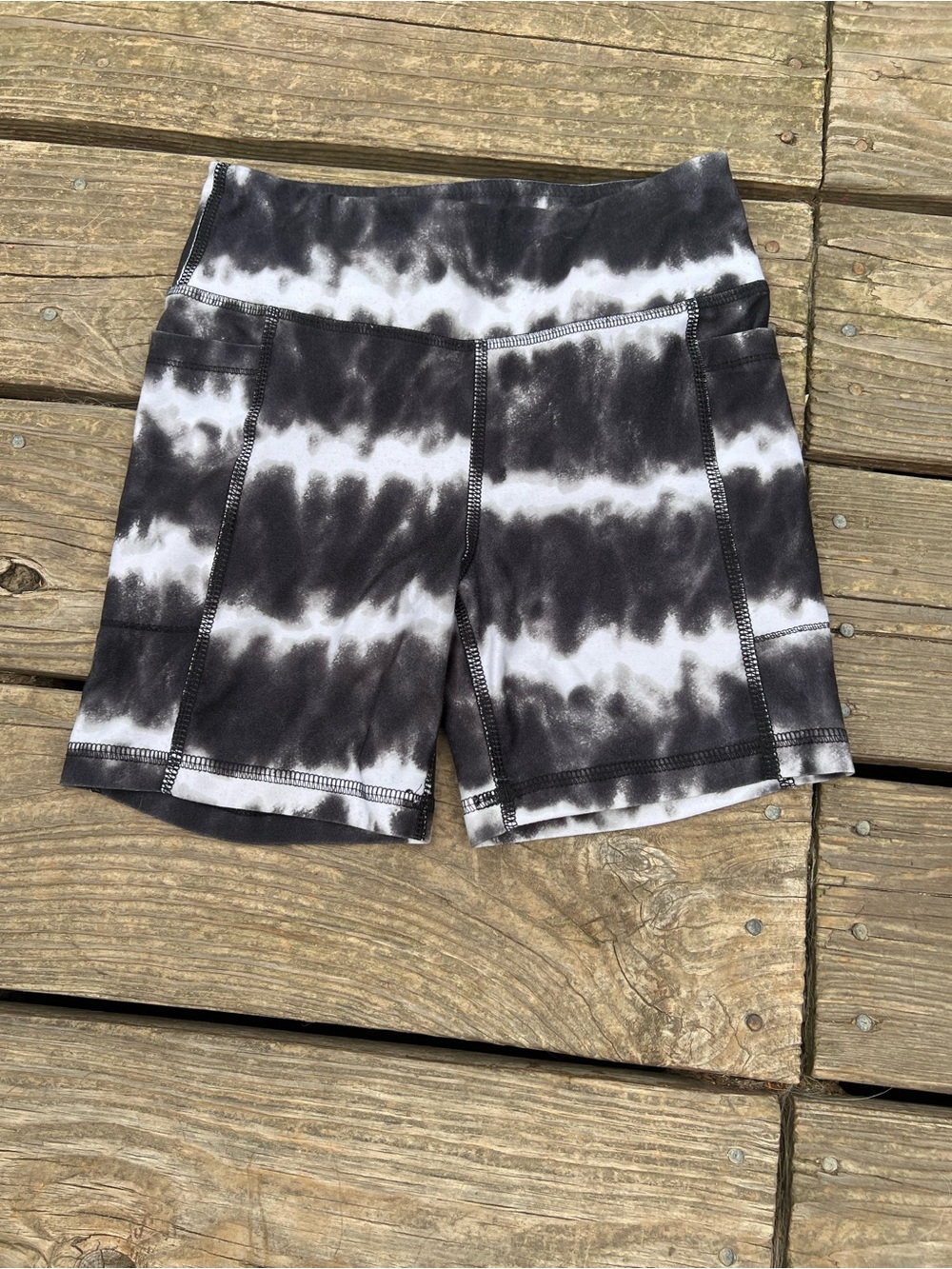 DSG girls High-Waist Tie-Dye Active Shorts - Black/White size small (8-9)
